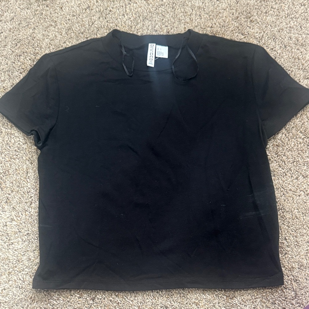 NWOT H&M Classic Black Women's T-shirt Top Relaxed/Slimming fit-Size L
